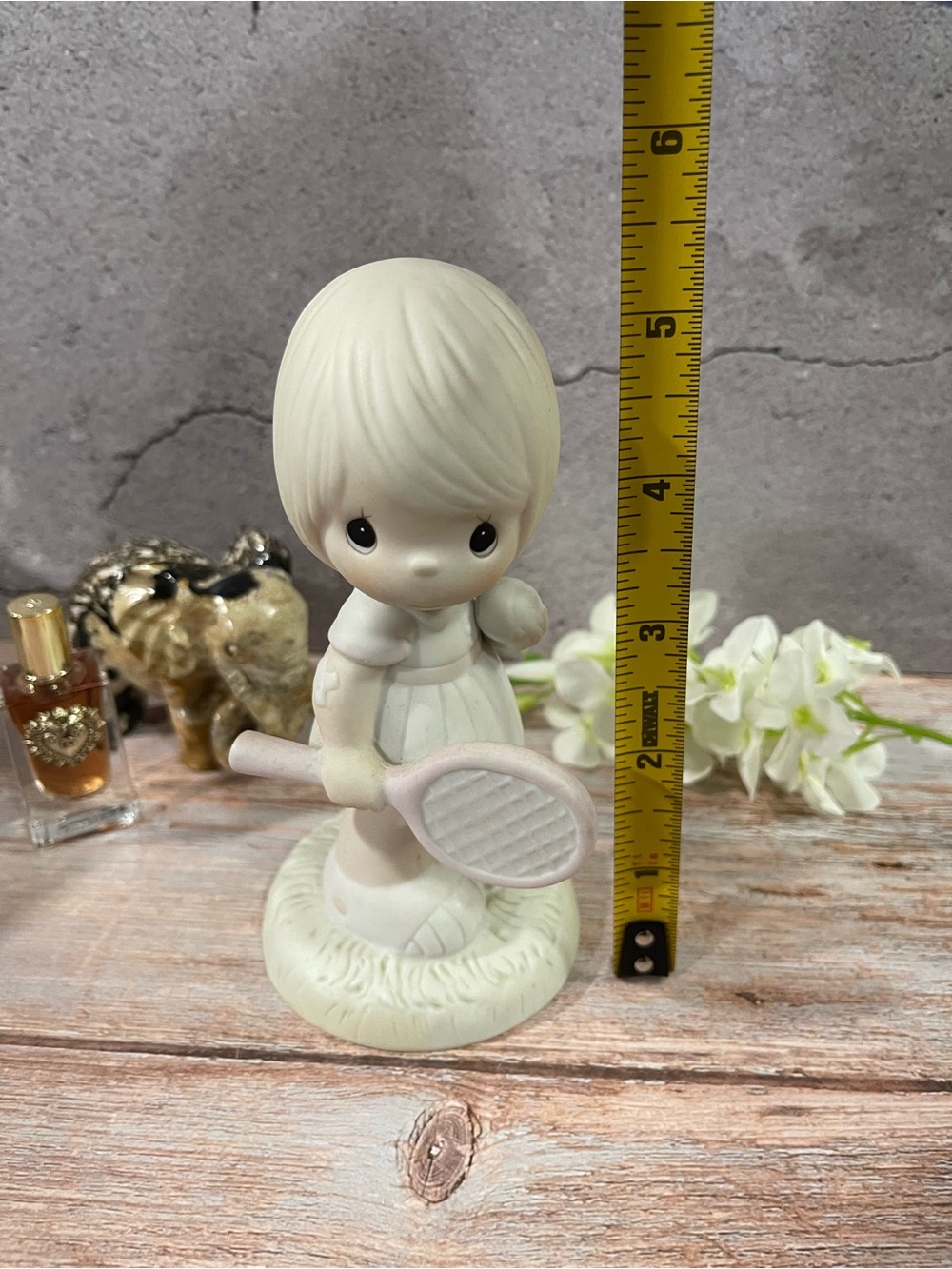 Vintage Precious Moments Porcelain Figurine
1985 "Serving the Lord" Girl Tennis - Picture 5 of 5